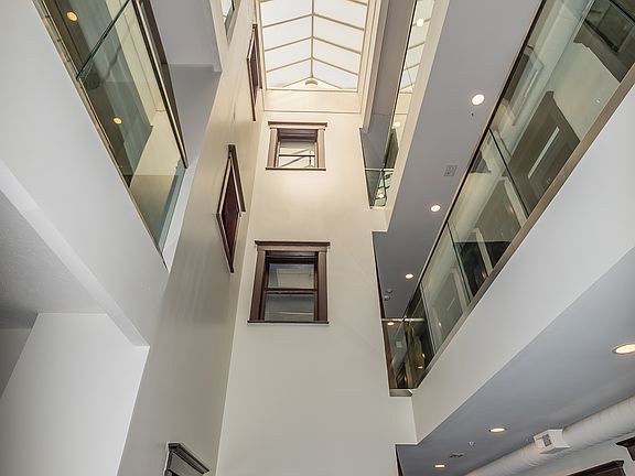 5th image of 1702 W 28th St #0B-1Ba-607Sqft