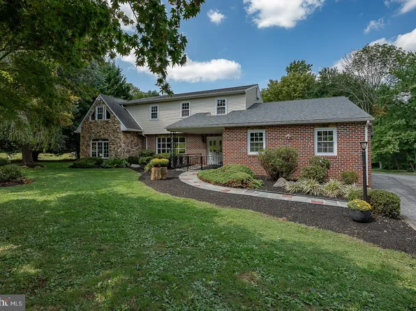 39 W Forge Rd, Glen Mills, PA 19342