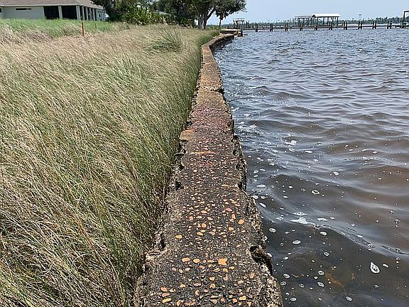 200ft bay front and sea wall