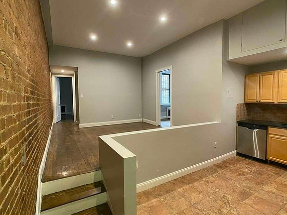 3rd image of 210 W 83rd St APT 1R