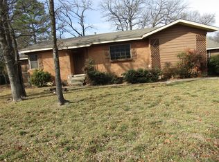 909 Red Bud Dr, Azle, TX 76020