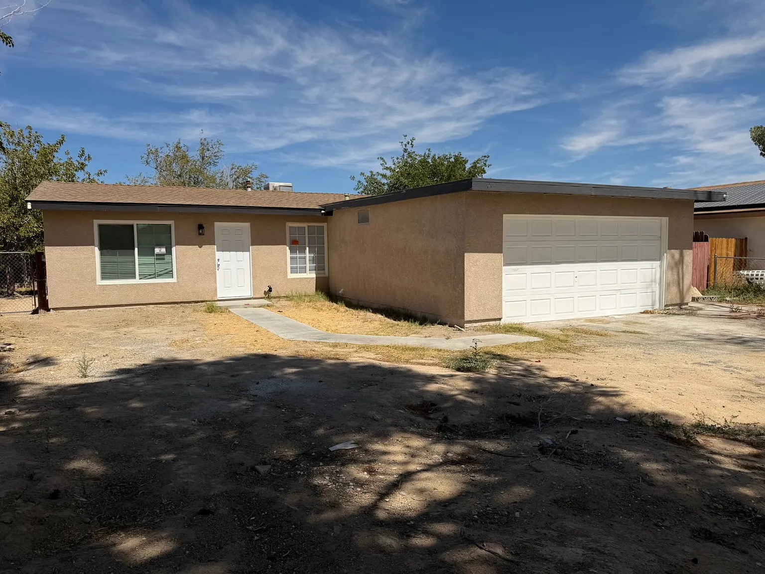 3 bed, 1056 sqft, $1,900 — Photo 1