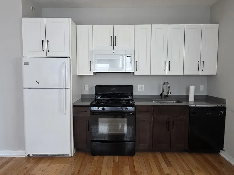 2006-08 Walnut St #13 — Photo 19