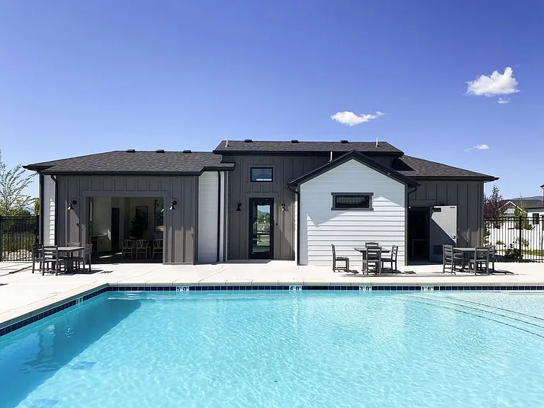 895 E Antelope Dr — Photo 18