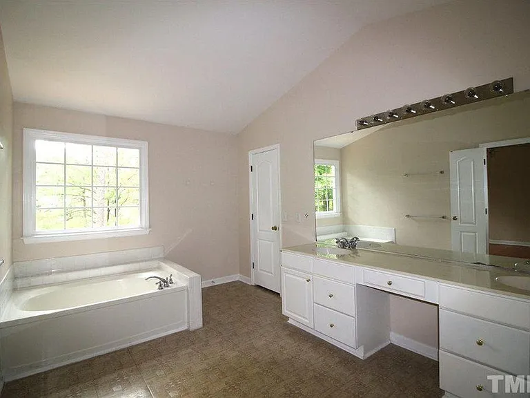 209 Ashley Brook Ct — Photo 10