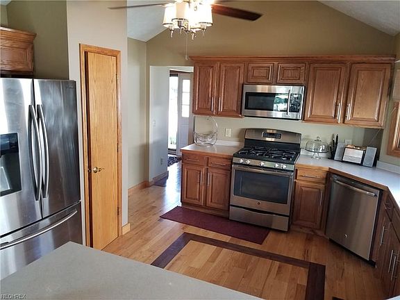 5th image of 380 White Spruce Dr
