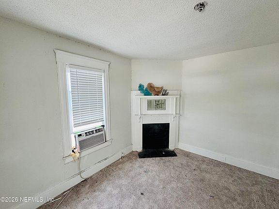3rd image of 1116 EVERGREEN Avenue