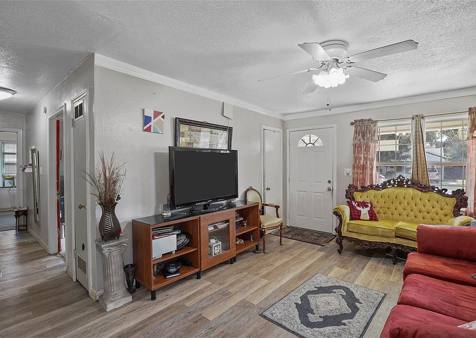 1st image of 602 Roberts Ave