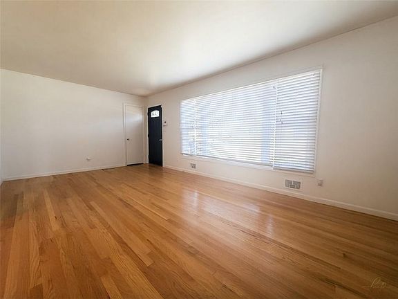 5th image of 4720 S Crysler Dr