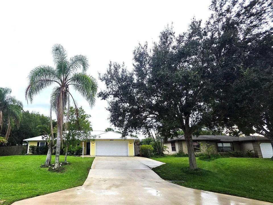 6707 Coquina Ave
