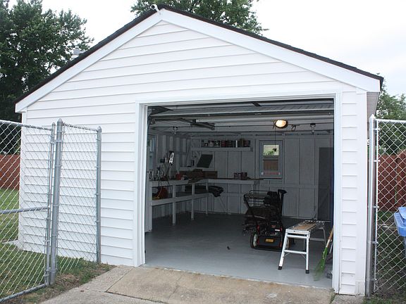 3rd image of 305 Velva Dr