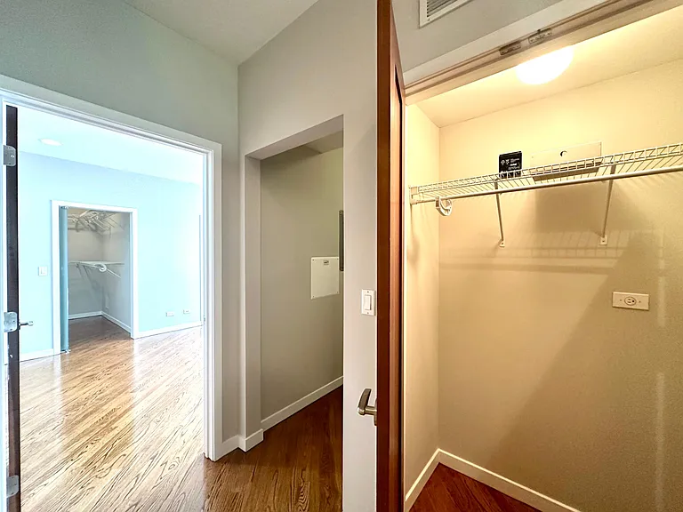 1635 W Cortland St #301 — Photo 11