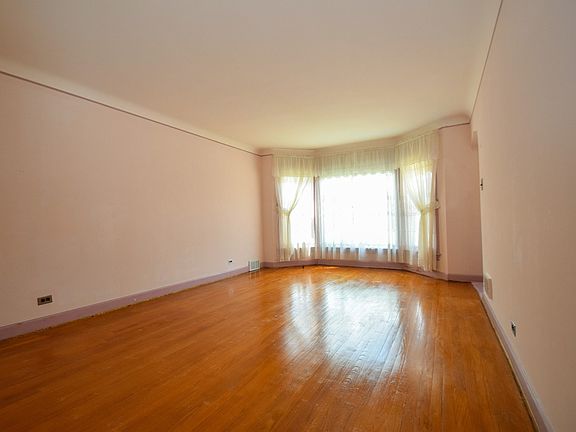 2nd image of 5137 N Oak Park Ave