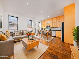 207 Central Park N