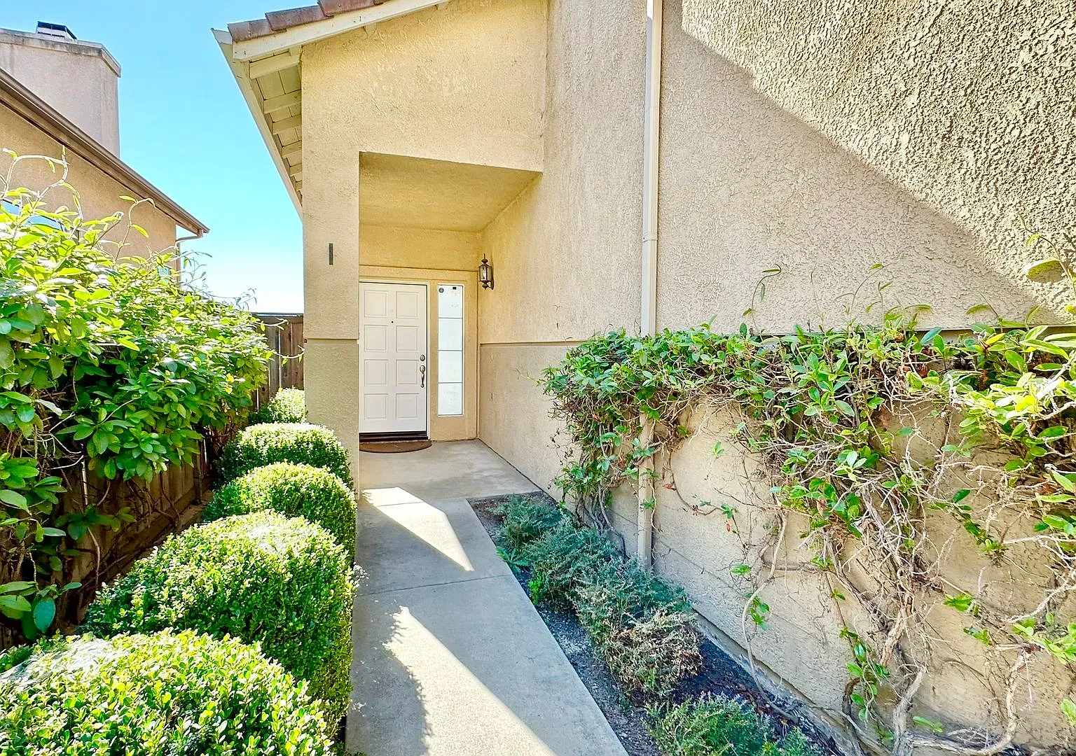 Lovely Two-Story Home in The Heights Overlooking San Luis Rey Community of Bonsall! — Photo 4