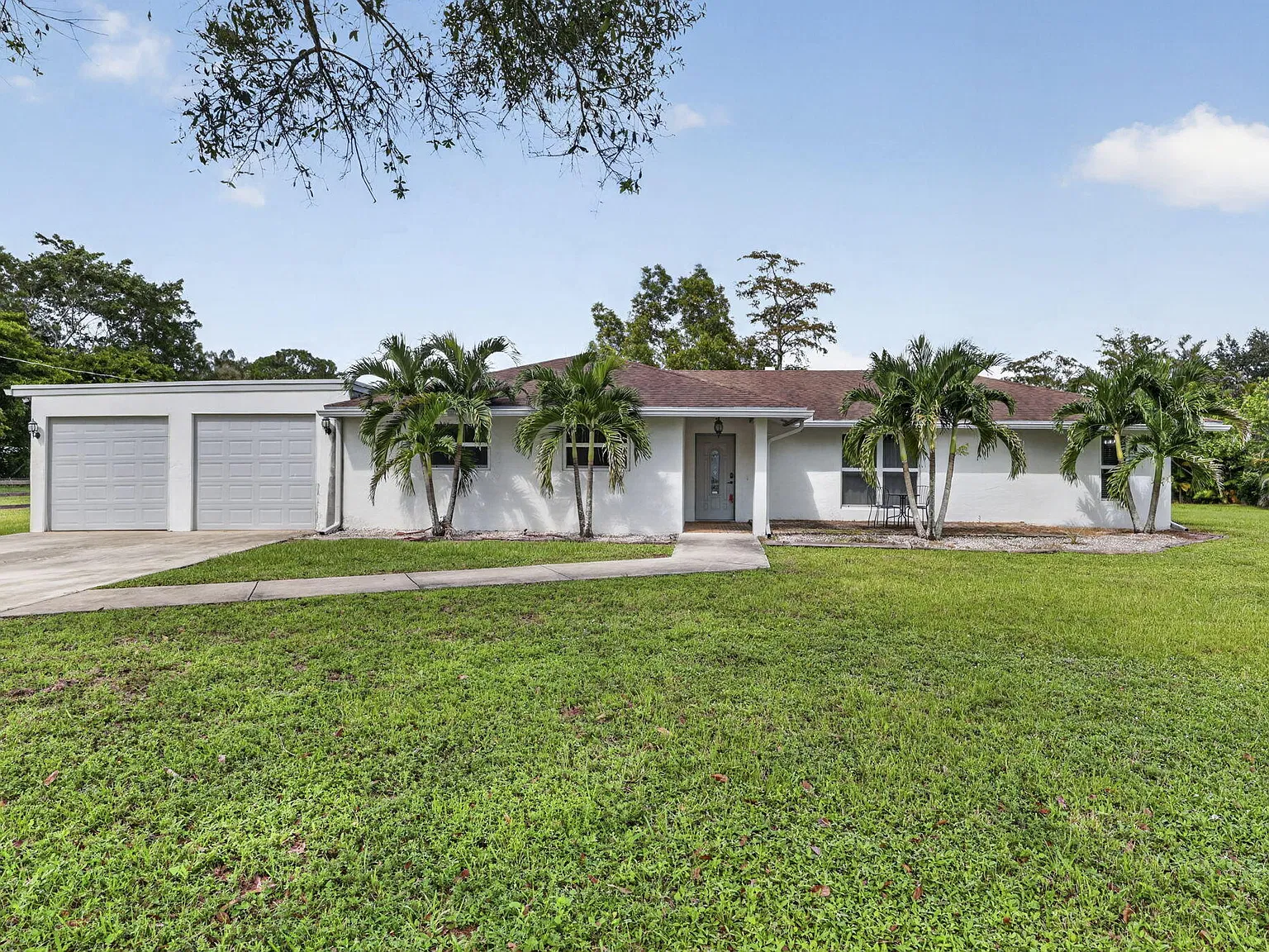 4 bed, 3.0 bath, 2377 sqft, $4,000 — Photo 2