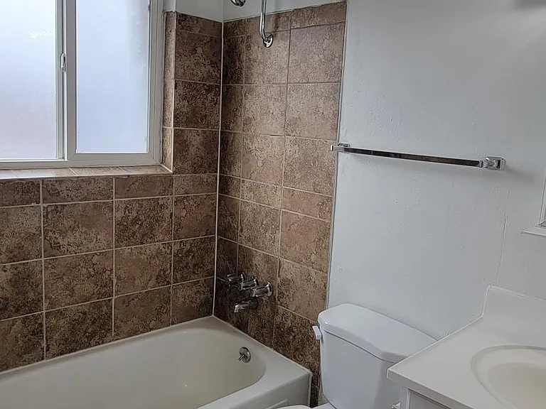 140 S Ogden St — Photo 53