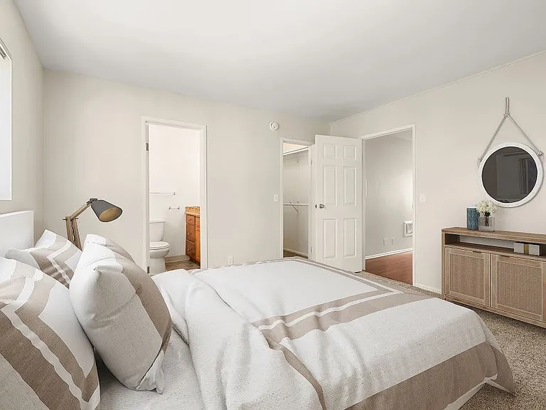 Topanga Canyon Apartments — Photo 5