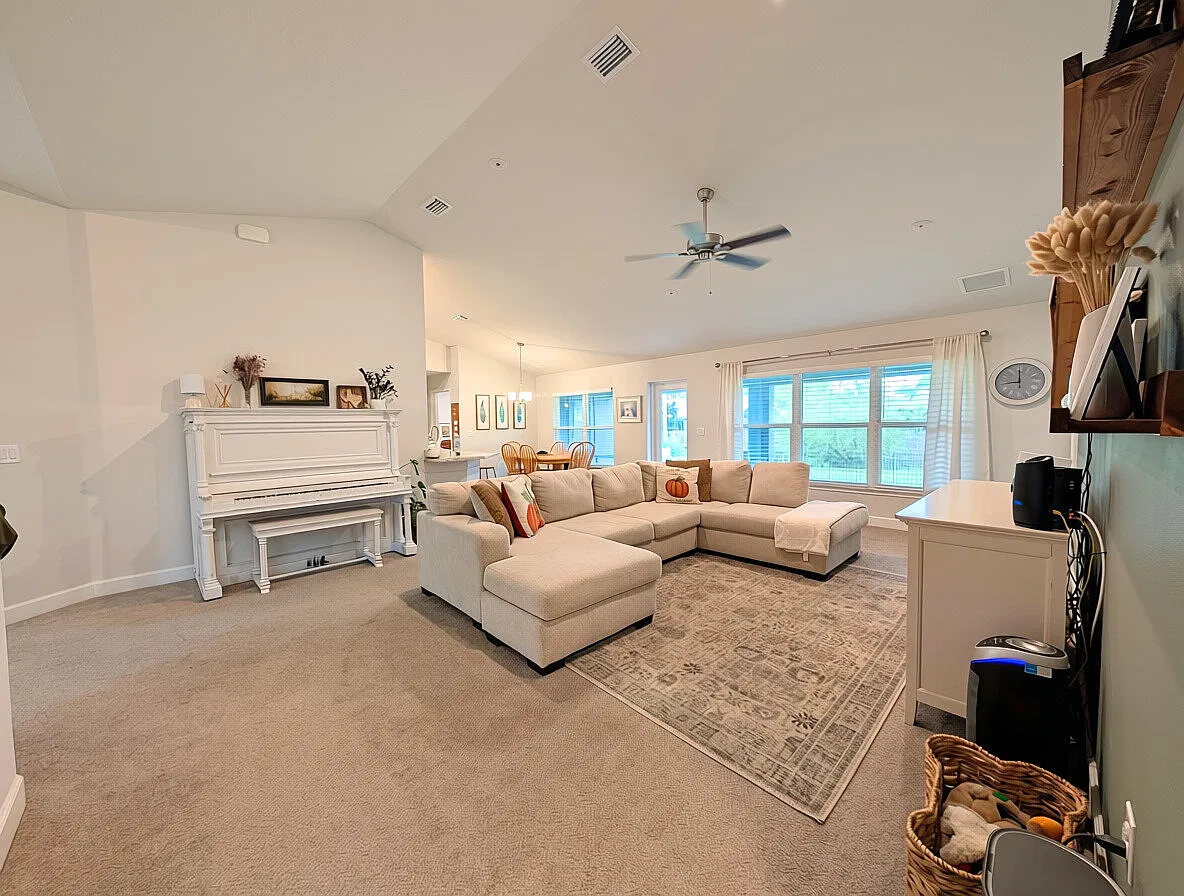 4 bed, 2.0 bath, 2151 sqft, $2,450 — Photo 4
