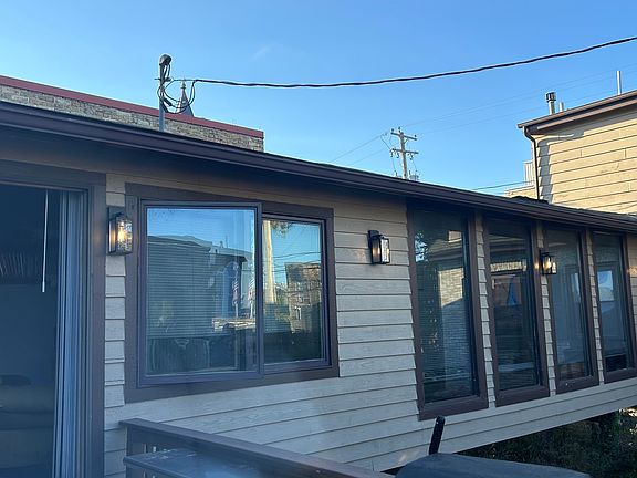 3rd image of 112 E Grand Ave