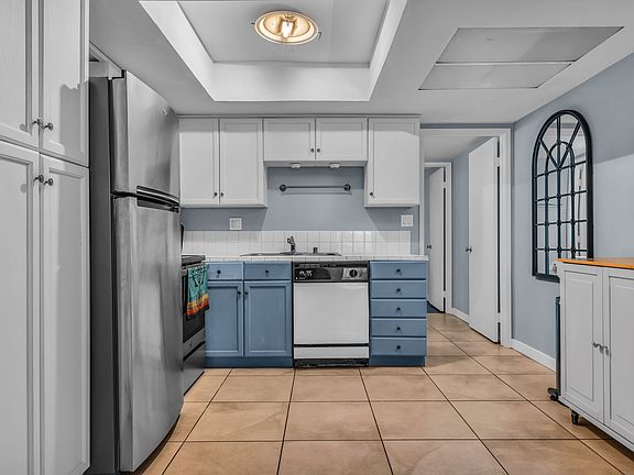 3rd image of 64291 Spyglass Ave Unit 11