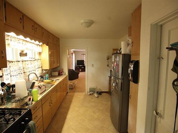 5th image of 838 S 25th St