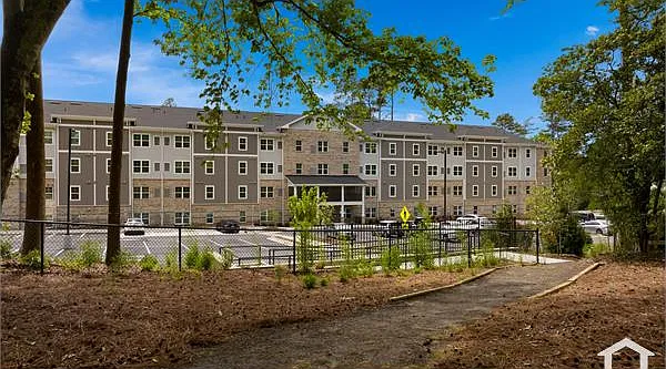 2 bed, 900 sqft, $1,400 — Photo 2