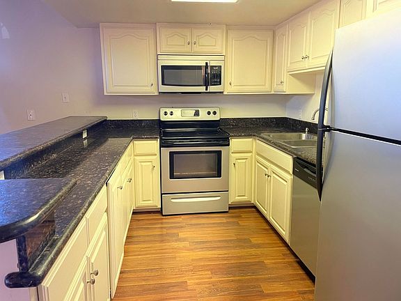 3rd image of 2701 Parker Ln APT D1