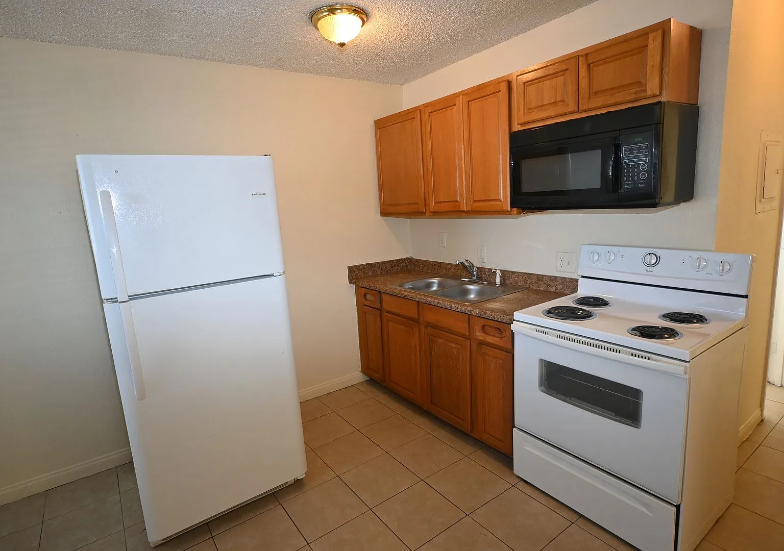 3021 E Carey Ave #5 - 1 Bed Apartment - NO PETS — Photo 1