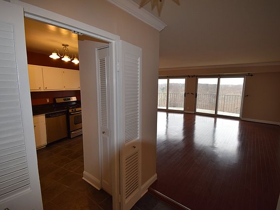 3rd image of 9039 Sligo Creek Pkwy APT 1215