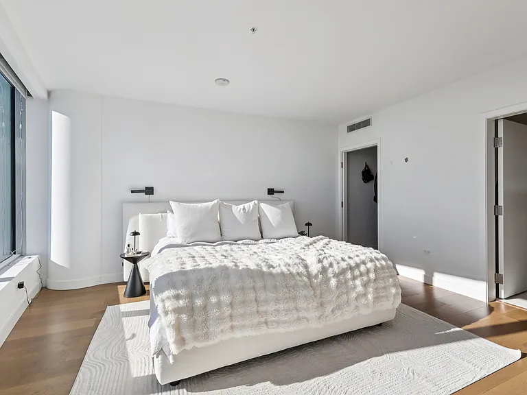 888 W East St #1504 — Photo 15
