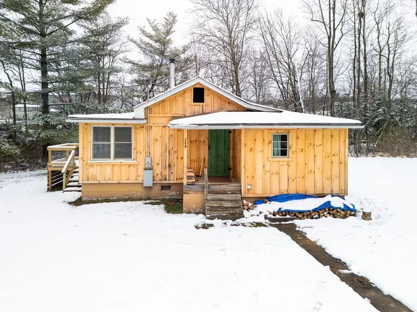 205 6th St, Beaver, WV 25813