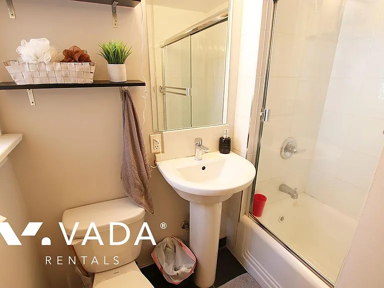 1235 Burnaby St #1 — Photo 11