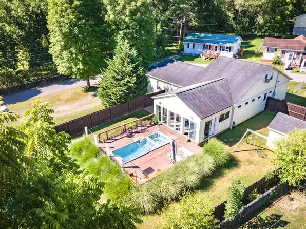 306 W Wiseman Ave, Fayetteville, WV 25840