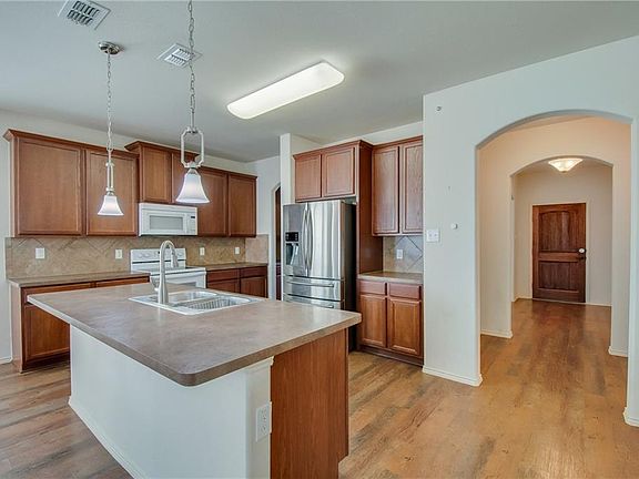 4th image of 2636 Brookvalley Ln