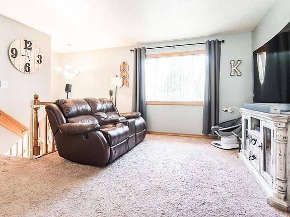 2nd image of 1009 Timber Ln