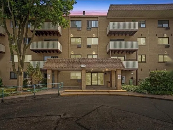290 N Westgate Rd APT 203, Mount Prospect, IL 60056