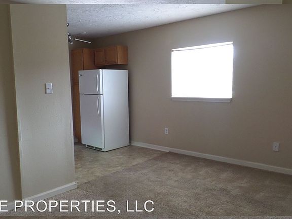3rd image of 164 Lakeshore Dr
