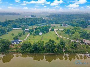 18078 W River Rd, Bowling Green, OH 43402