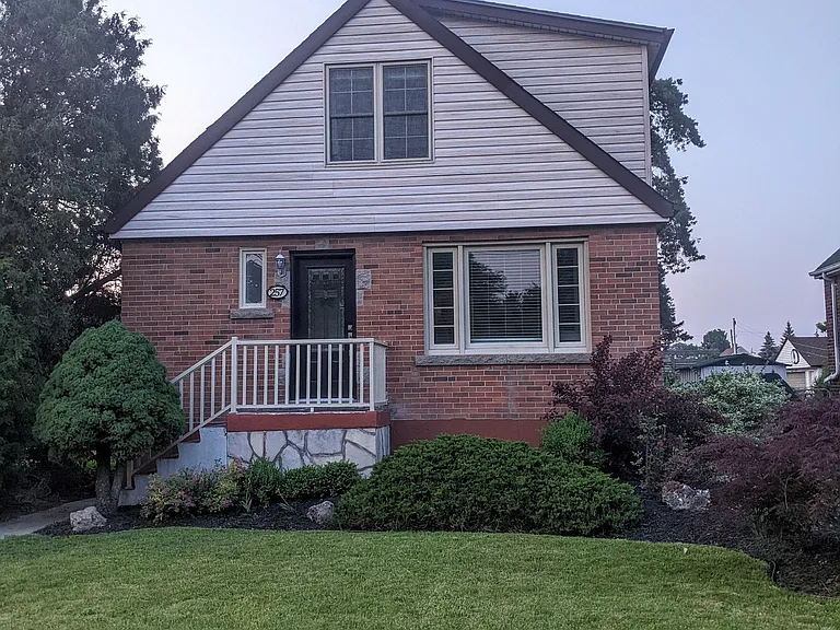 257 Dundonald Ave — Photo 1