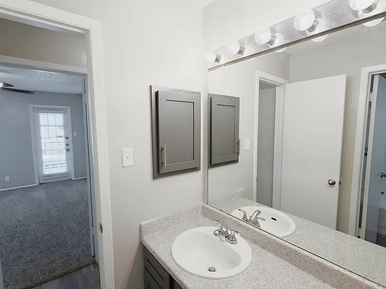 Hidden Oaks Apartments — Photo 49