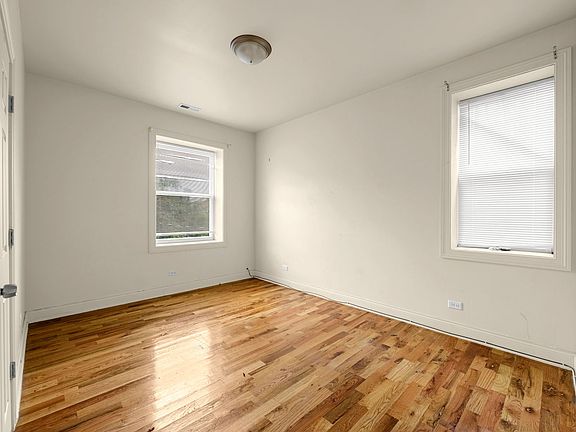 2nd image of 1541 S Hamlin Ave