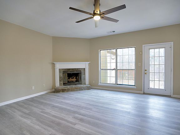 5th image of 2295 Fairways Ct NW