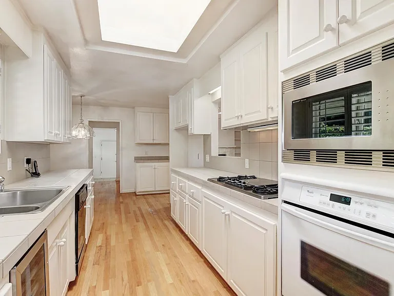 1501 Menlo Ave #1501 — Photo 2