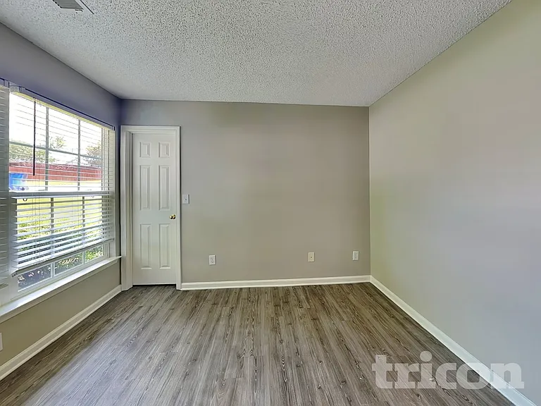 115 Markham Dr — Photo 12