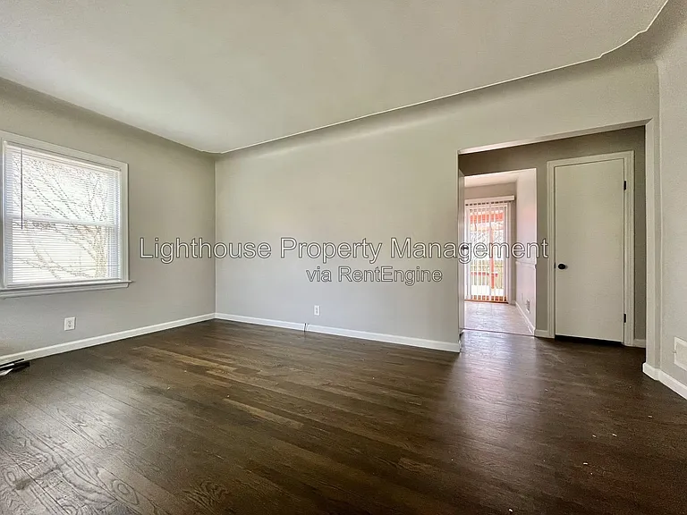 809 Eastern Ave NE — Photo 4