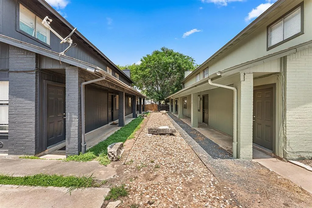 Building Photo - 1320 Southport Dr #B
