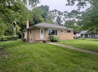 2734 Lakeridge Ave, Wixom, MI 48393