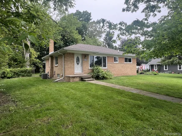 2734 Lakeridge Ave, Wixom, MI 48393