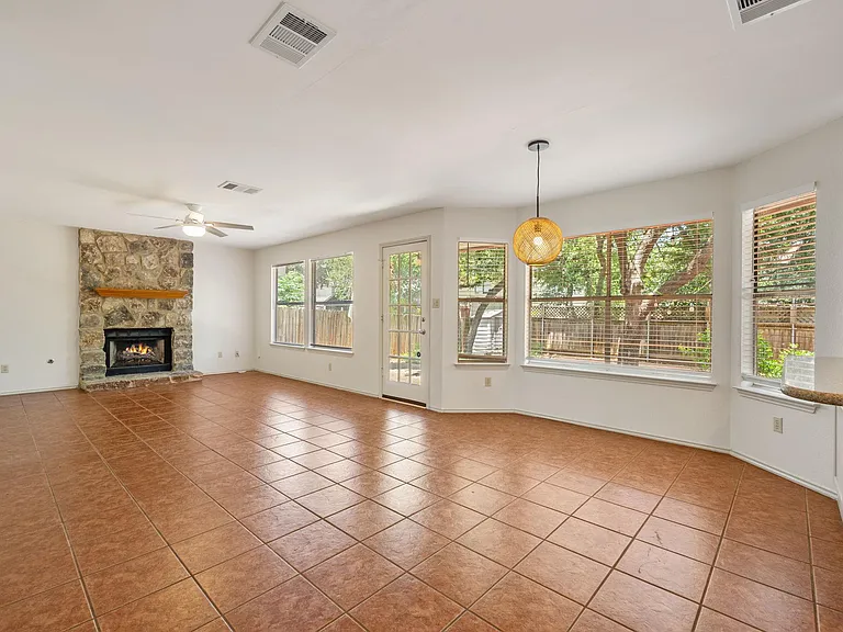 1901 Lobelia Dr — Photo 11
